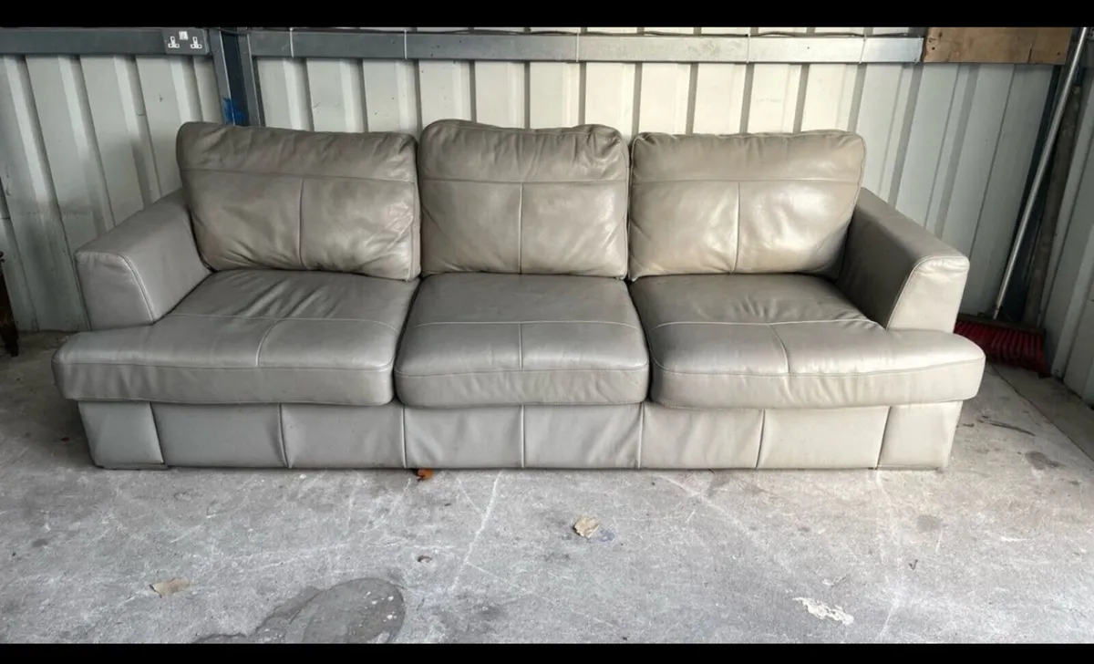 3 seater leather sofa - Image 1