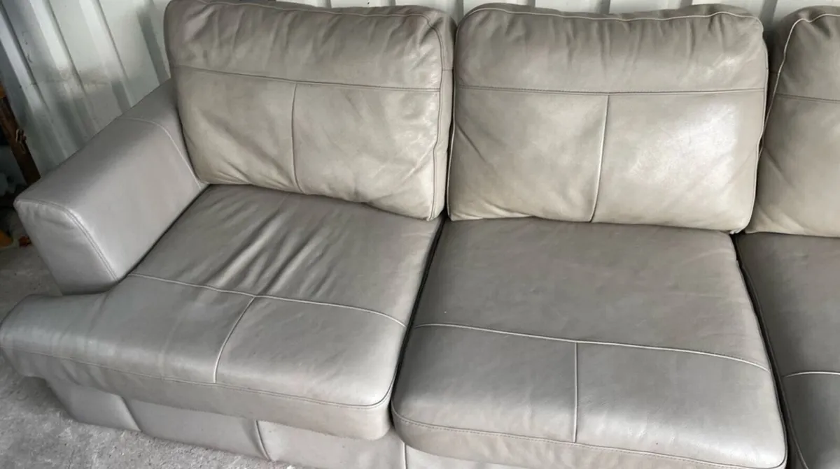 3 seater leather sofa - Image 4