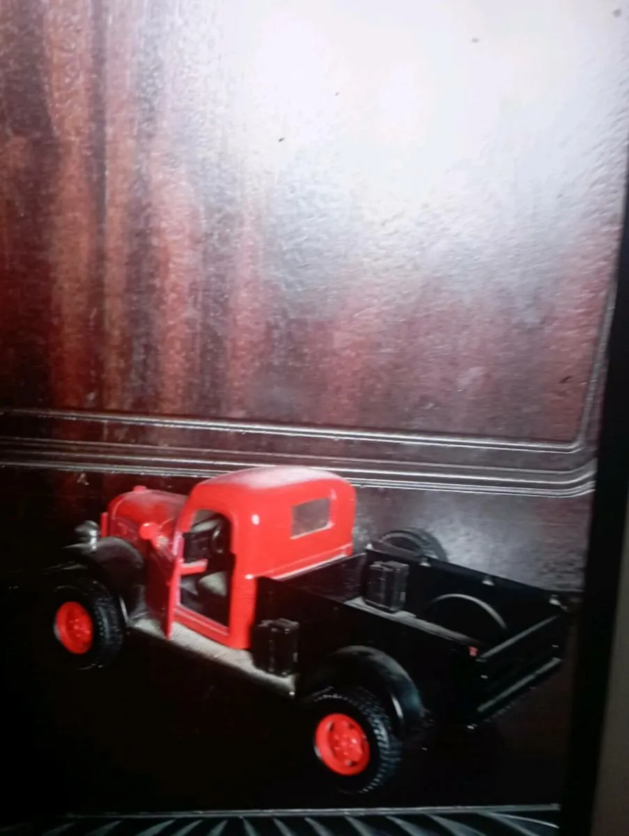 VINTAGE 1938 DODGE 1-25 SCALE DIE-CAST MODLE TRUCK - Image 2