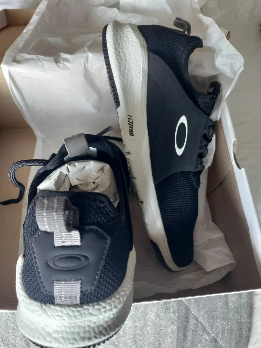 Oakley trainers 8uk New - Image 4