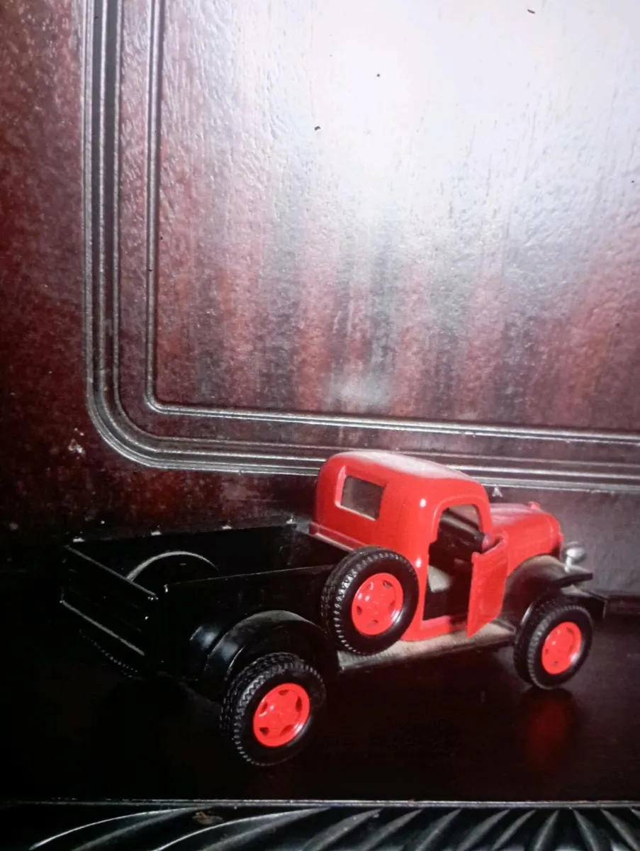VINTAGE 1938 DODGE 1-25 SCALE DIE-CAST MODLE TRUCK - Image 3