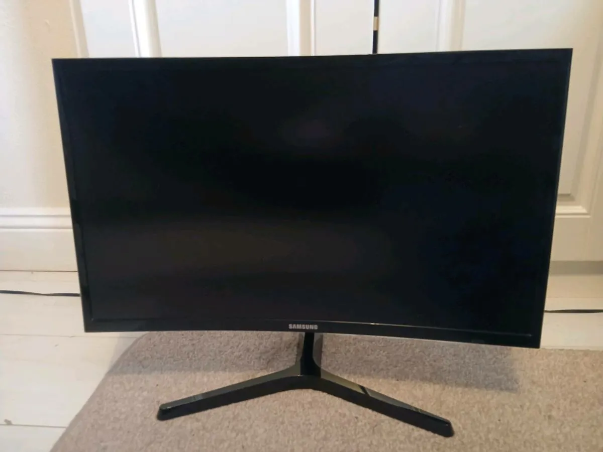 Samsung C24F396FHU Monitor with FREE Webcam - Image 1