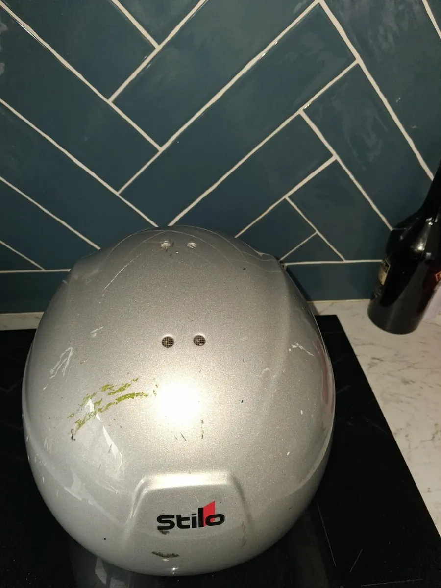 Helmet & Hans - Image 3