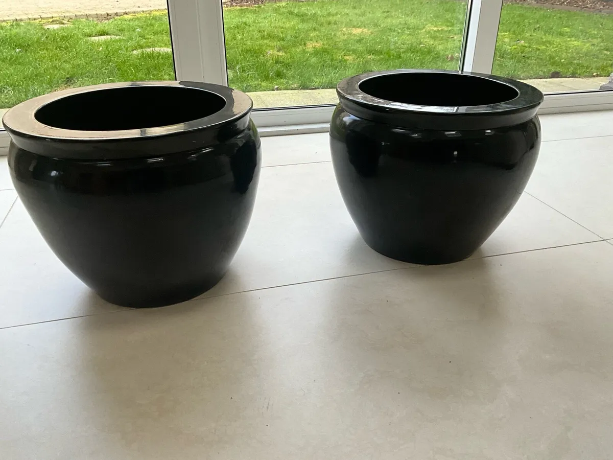 Black planters - Image 1