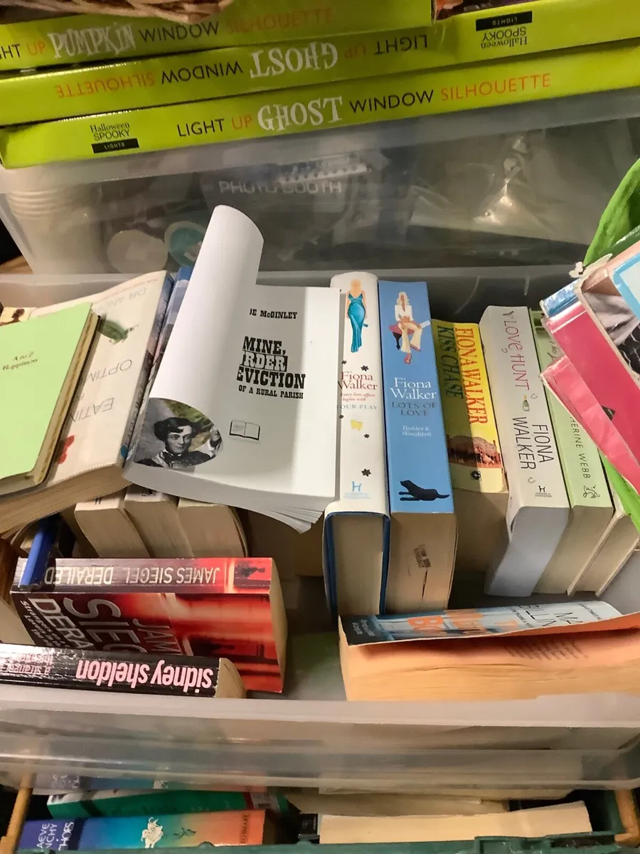 Boxes of books - Image 1