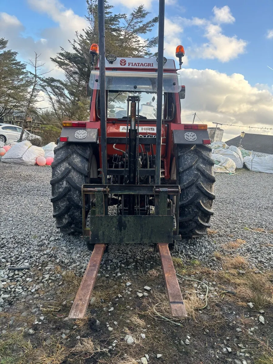 Tractor forklift - Image 1