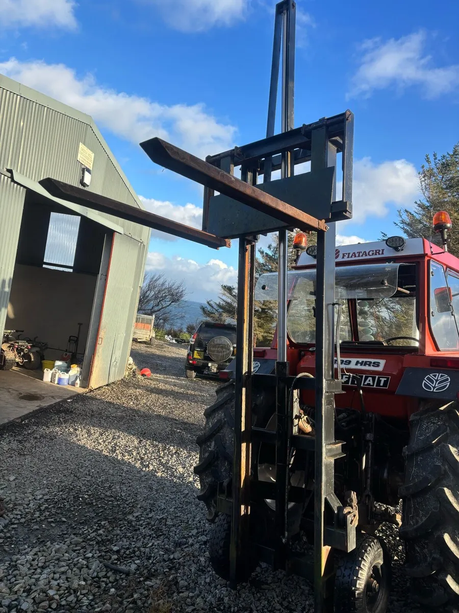 Tractor forklift - Image 2