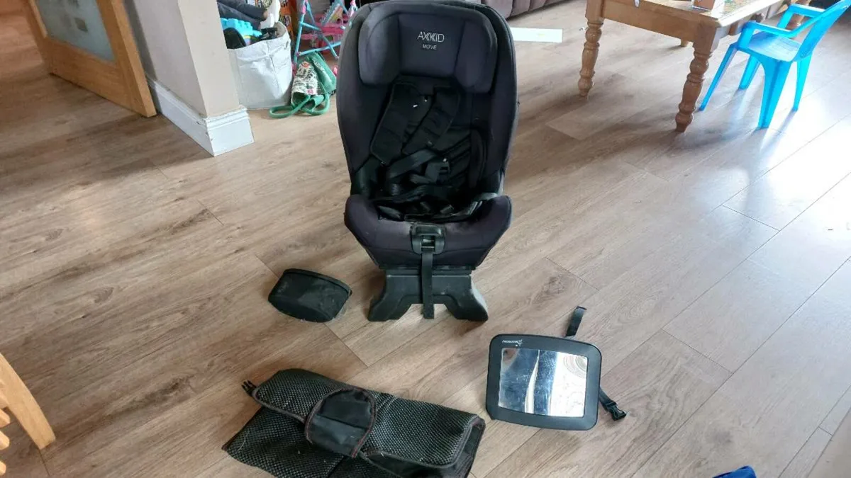 Axkid move rear facing car seat