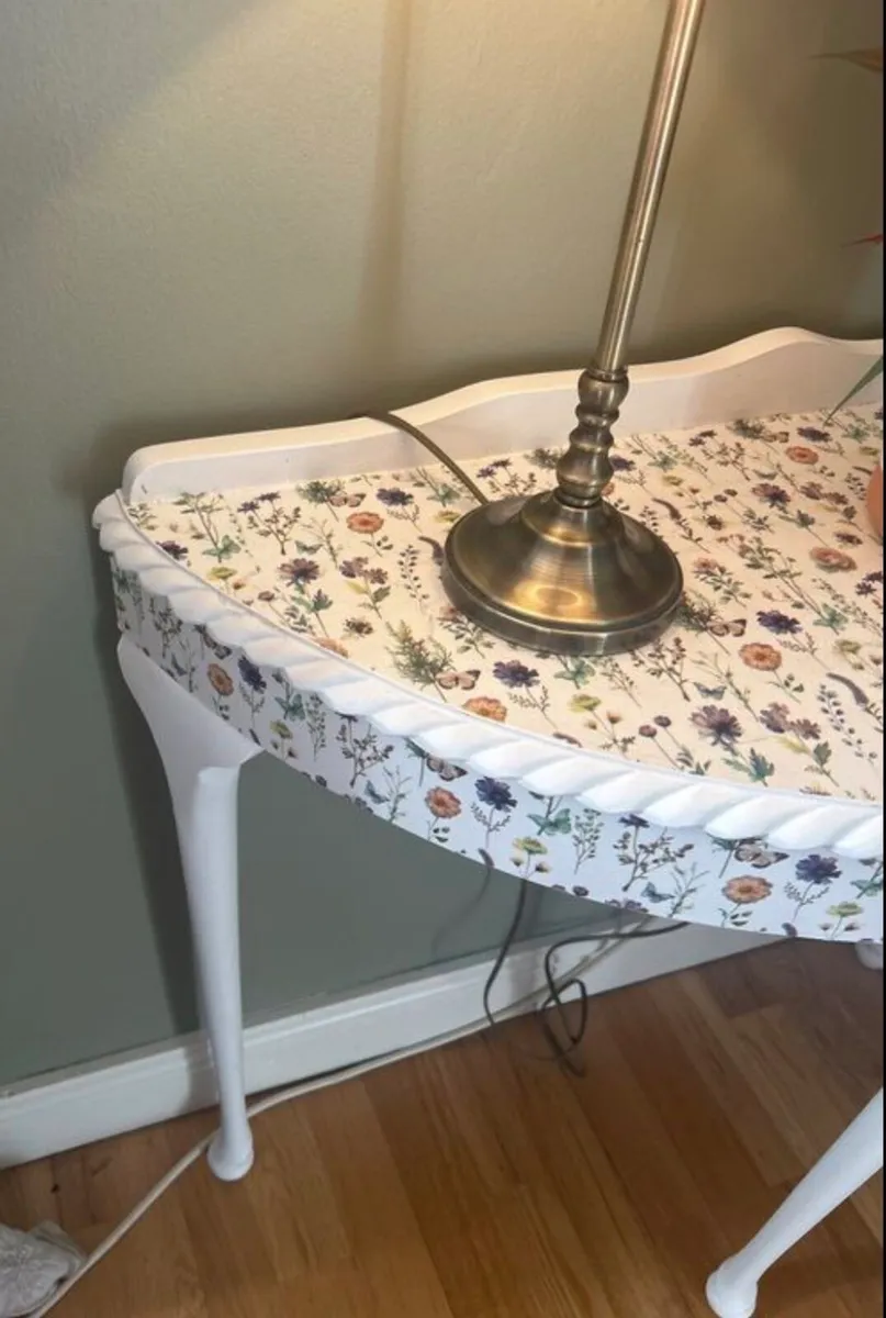Floral half moon table - Image 3