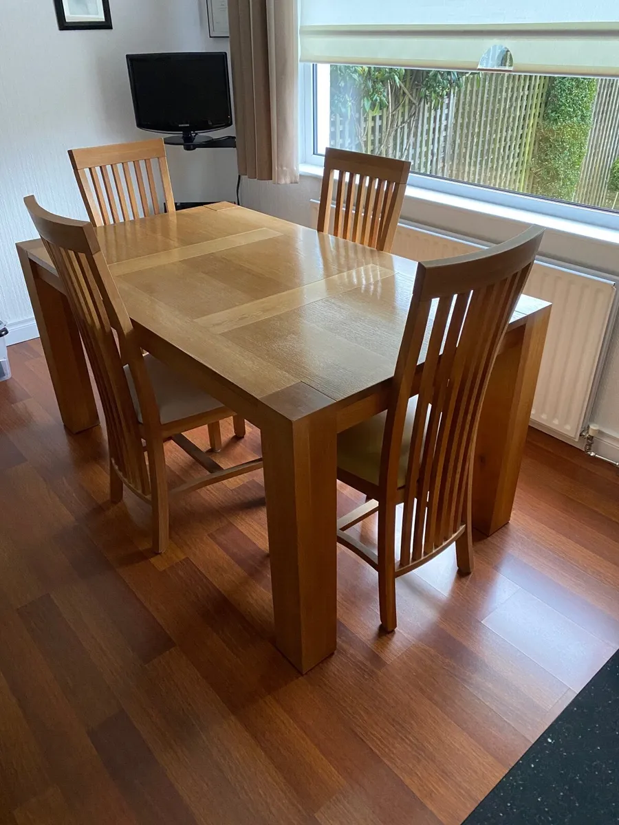 Solid oak dining table and 4 chairs - Image 4