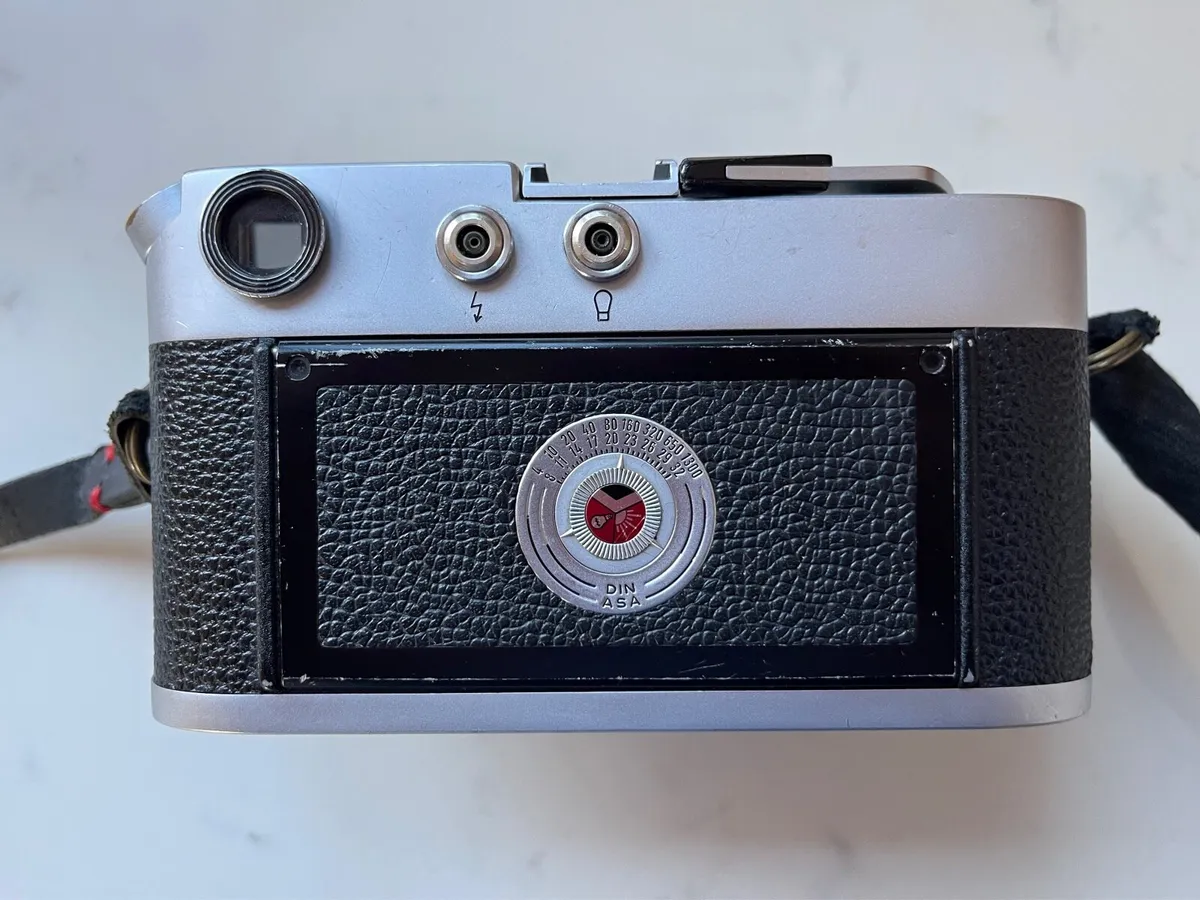 Leica M4 - 35mm Summicron IV - Film Camera and len - Image 3