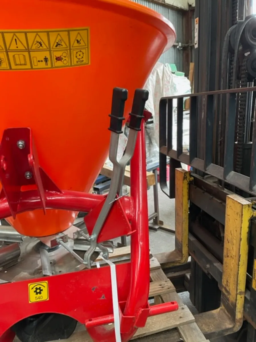 KATANA FERTILISER SPREDER 200L - Image 4