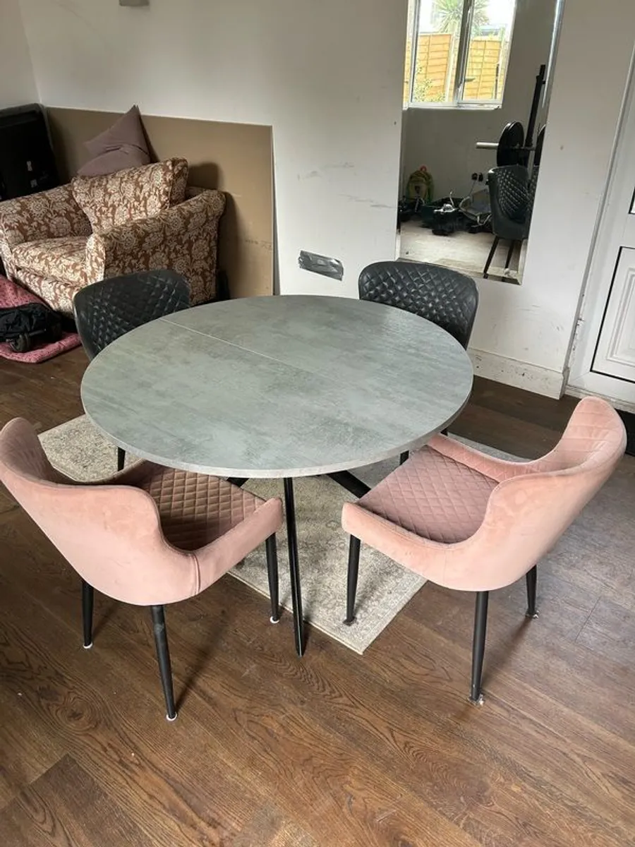 Giove extendable table and 4 Ottawa chairs all from EZ Living: Mint Condition - Image 1
