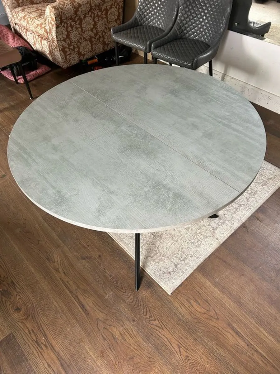 Giove extendable table and 4 Ottawa chairs all from EZ Living: Mint Condition - Image 3