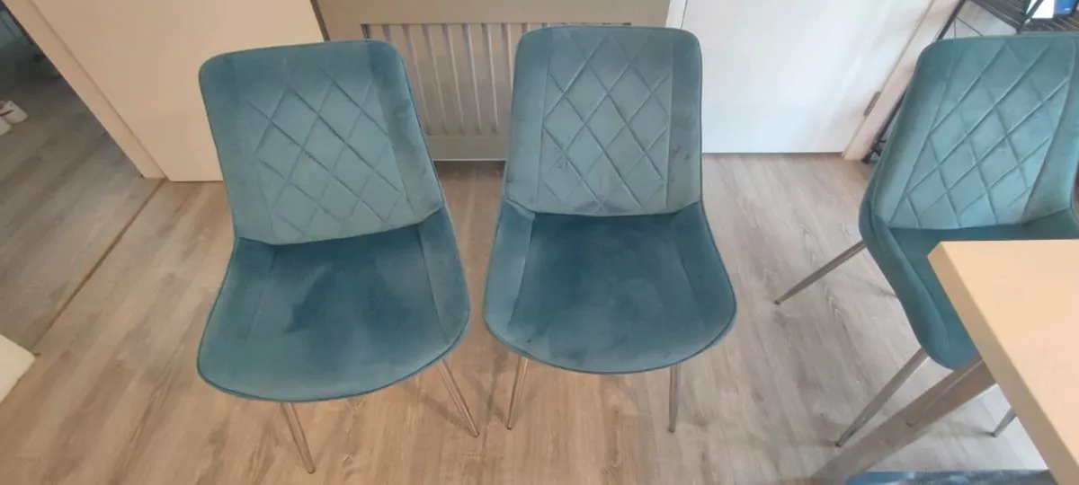 Dining chairs and table - Image 2