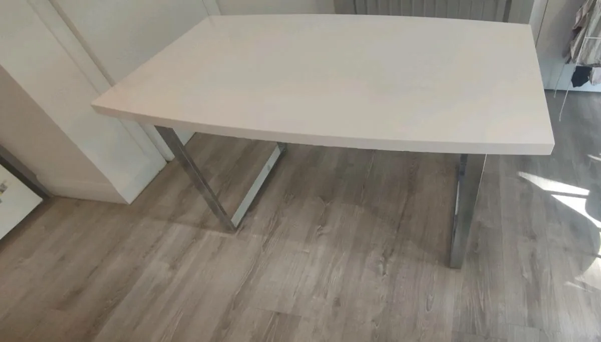 Dining chairs and table - Image 3