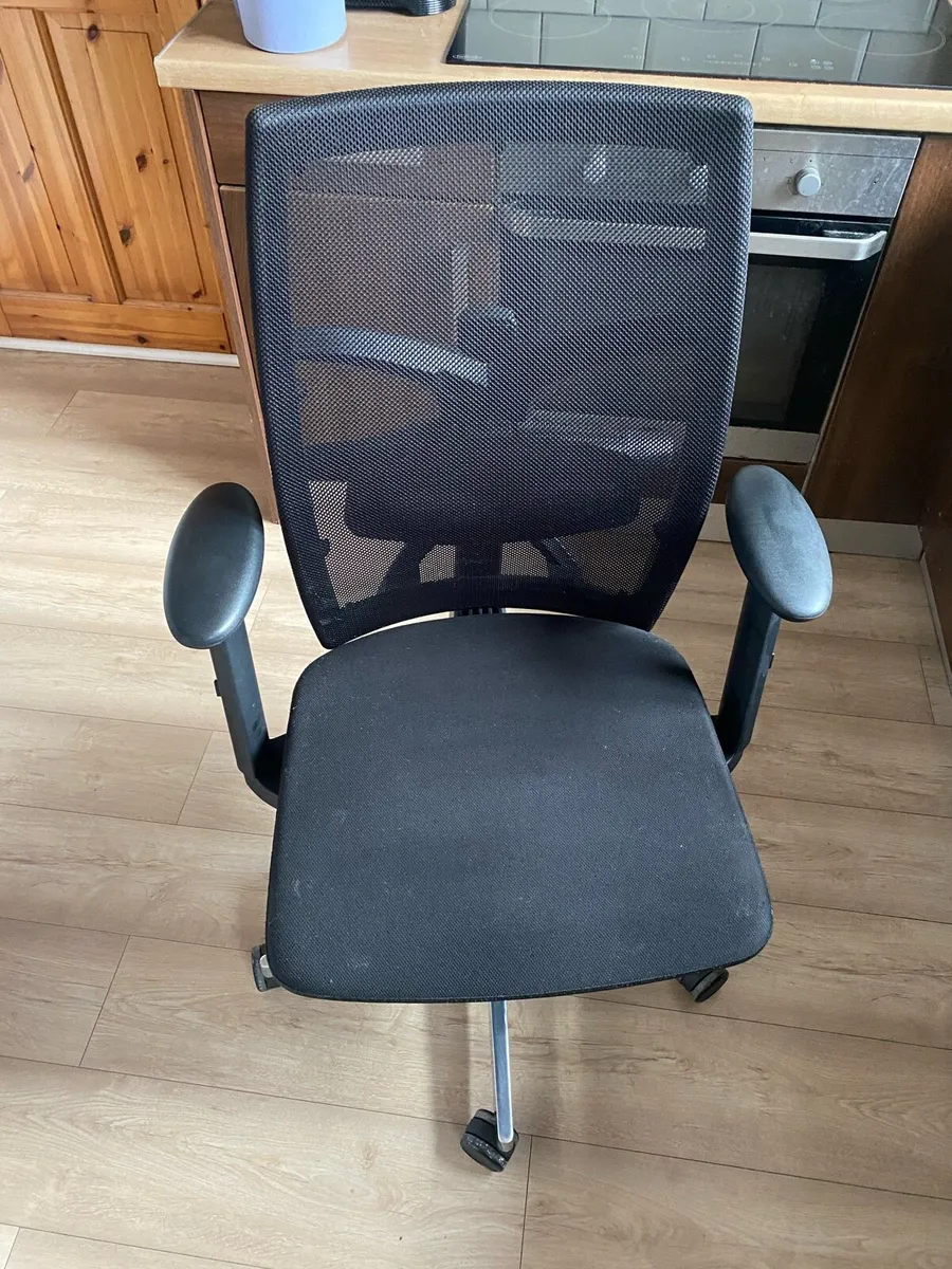 Office chair - Image 1
