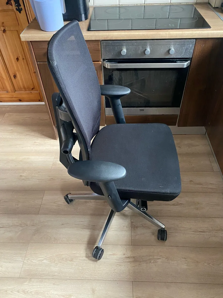 Office chair - Image 2