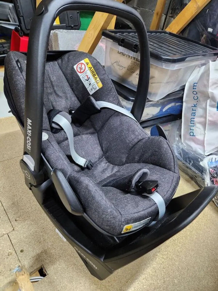 maxi cosi and isofix frame - Image 1