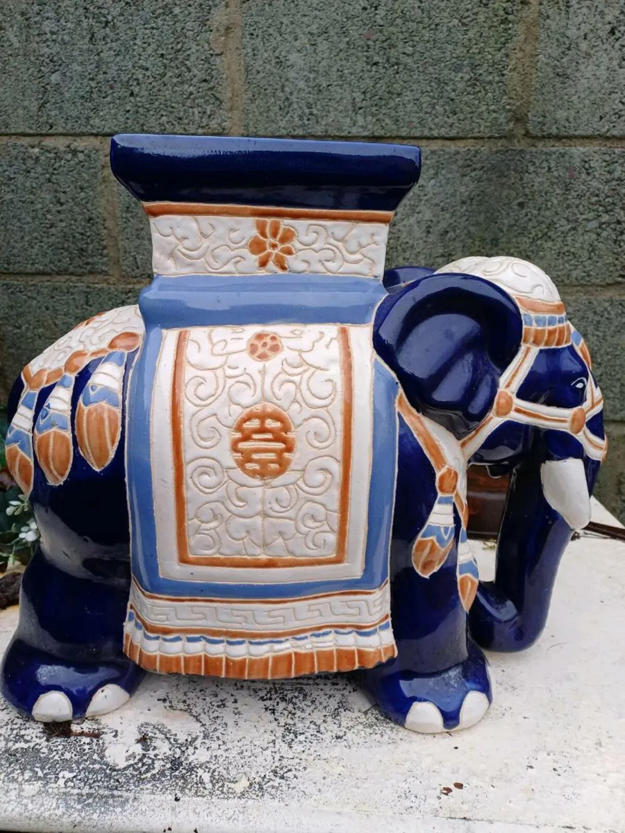 1970s Ceramic Elephant Plant Stand - Image 3