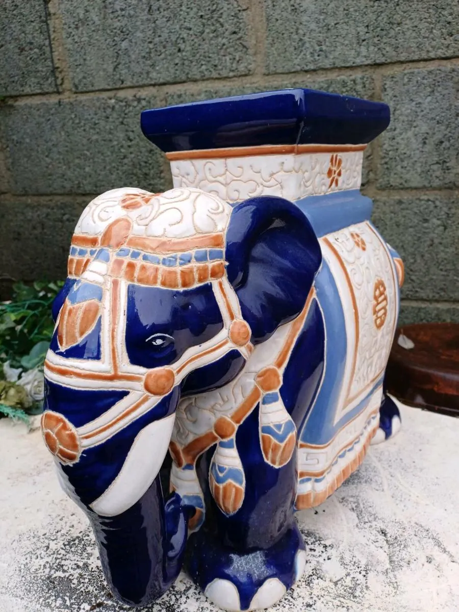 1970s Ceramic Elephant Plant Stand - Image 4