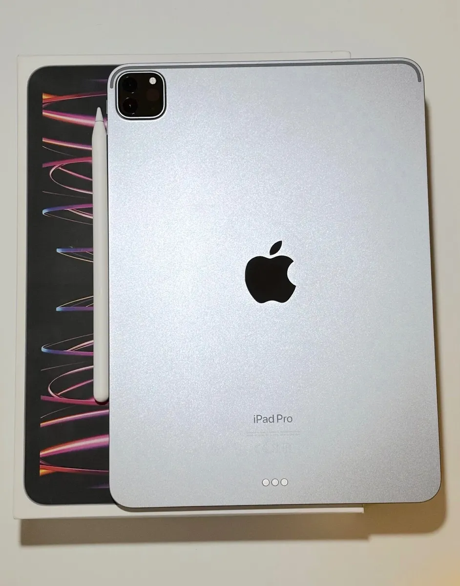 iPad Pro M2 11inch A2759 with accessories - Image 1