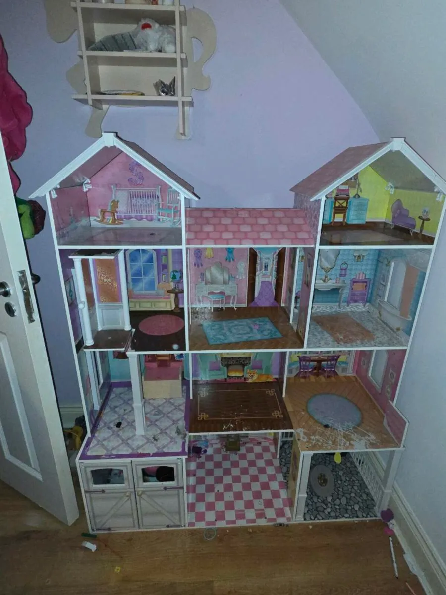 Doll house - Image 1
