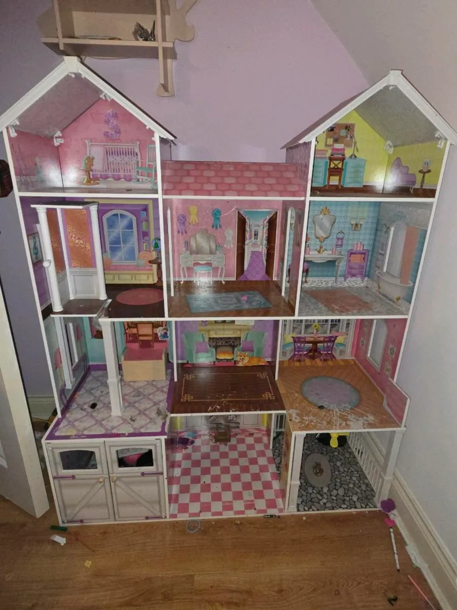 Doll house - Image 2