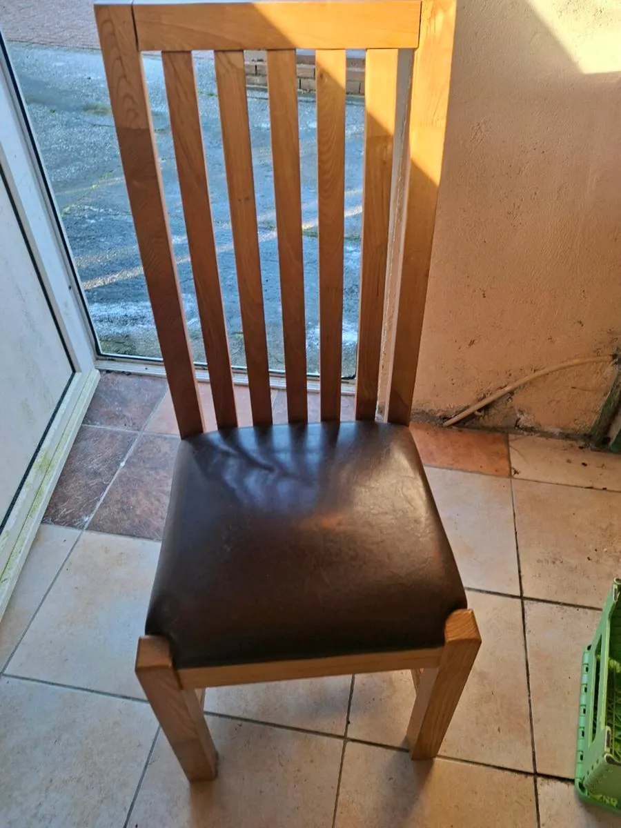 Kitchen Table and chairs - Image 4