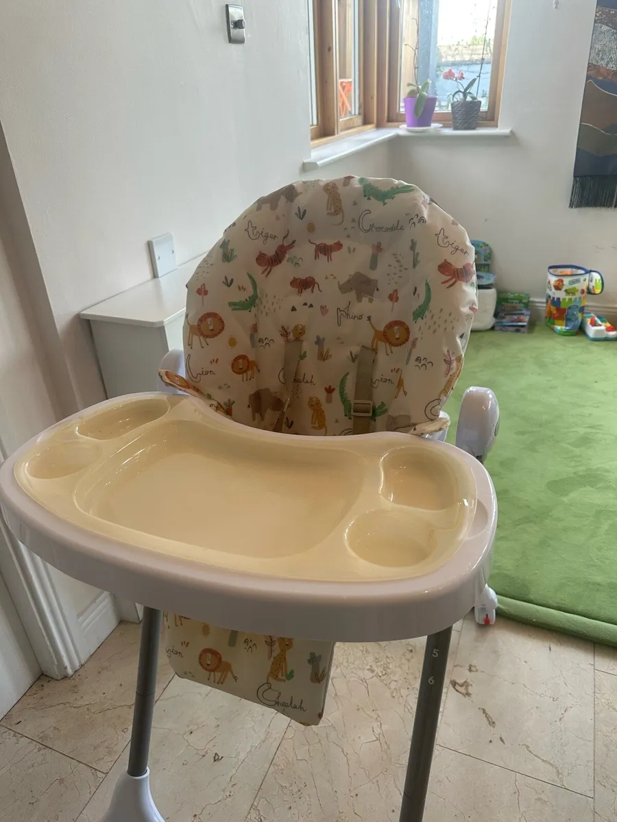 Feeding high chair - Image 1