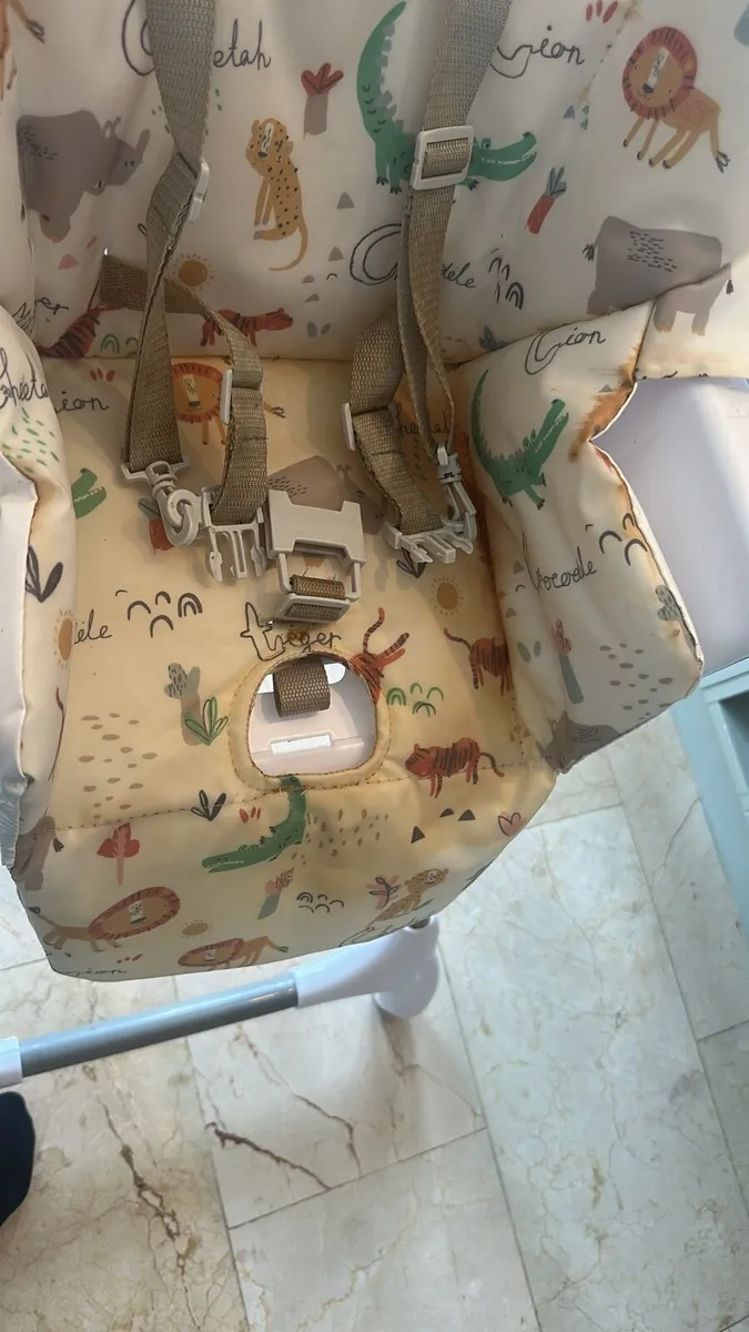 Feeding high chair - Image 3