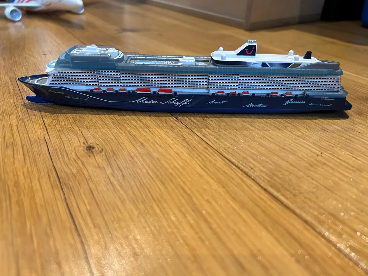Toy Cruise Ship Siku - Image 1