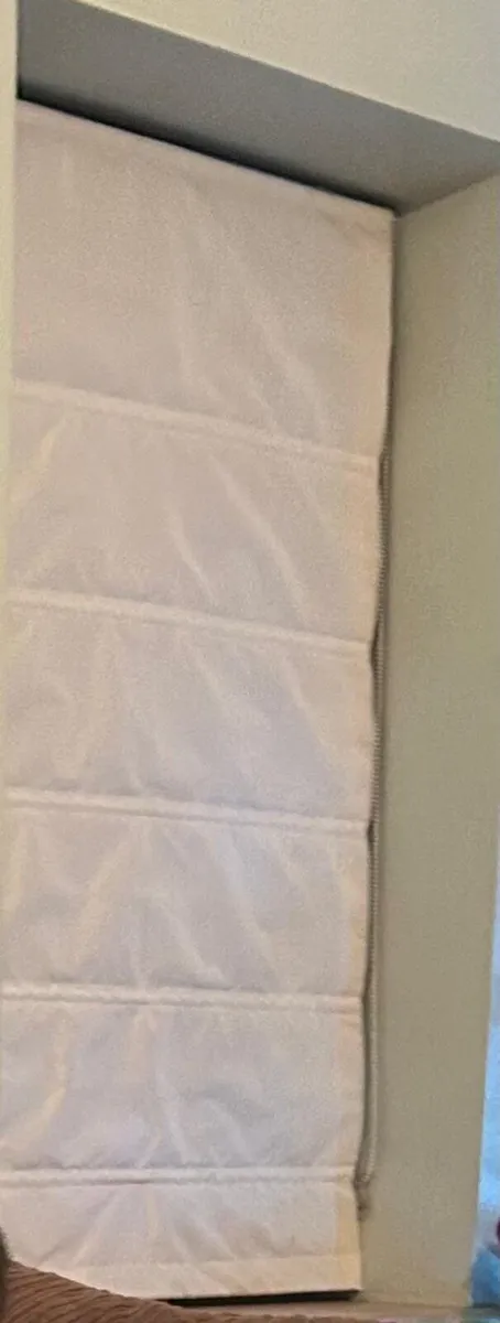 8 Cream Roman blinds with fittings - Image 2