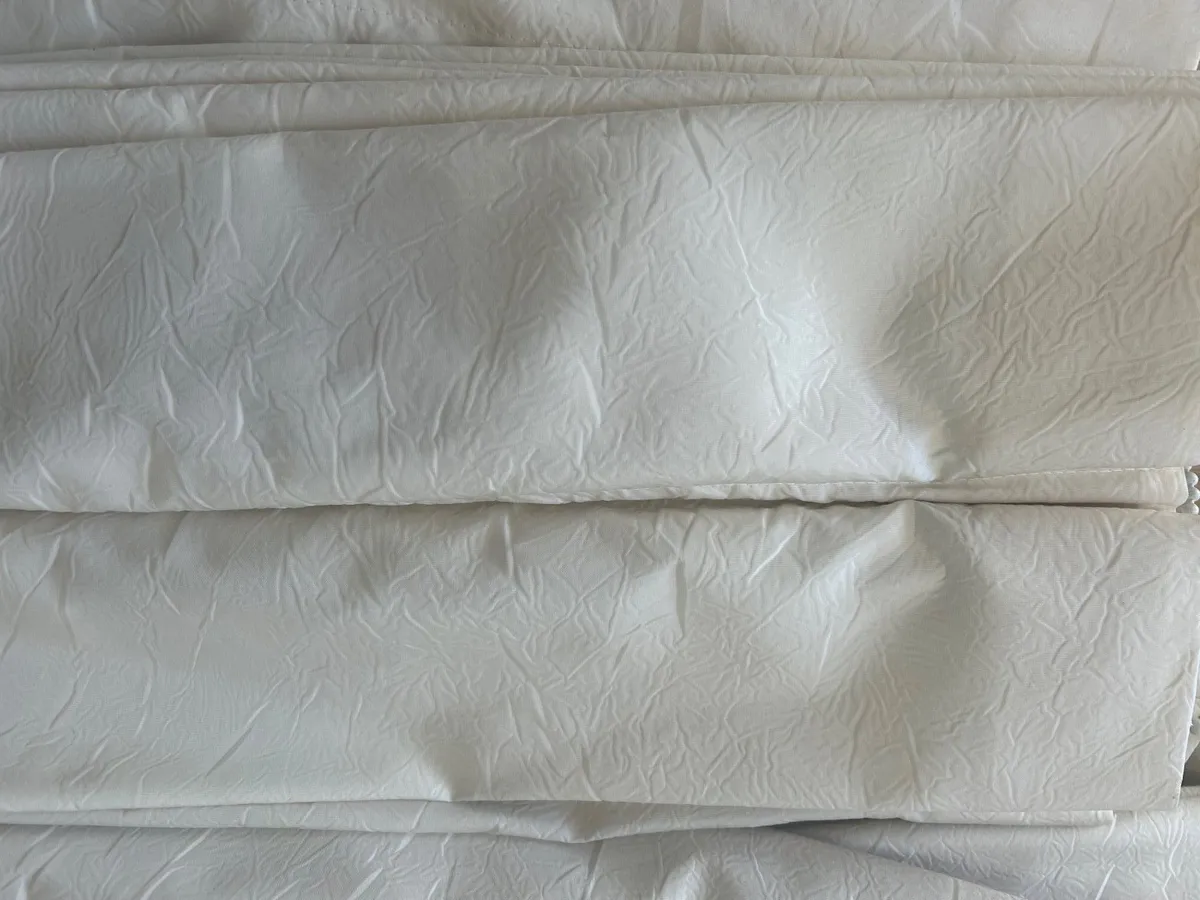 8 Cream Roman blinds with fittings - Image 1