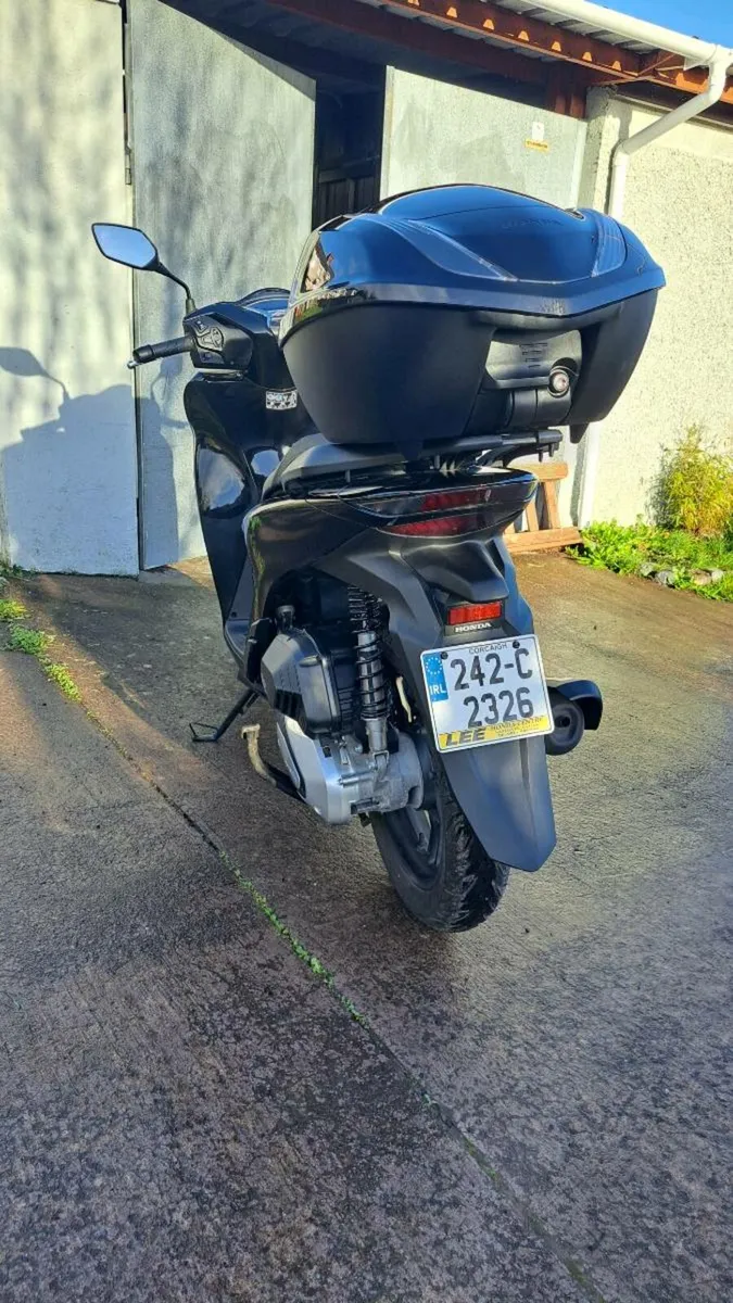 Honda SH125i 2024 - Image 4