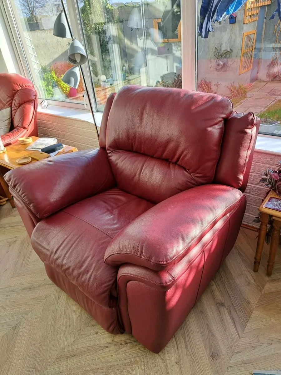 Leather Electric Recling Armchair - Image 3