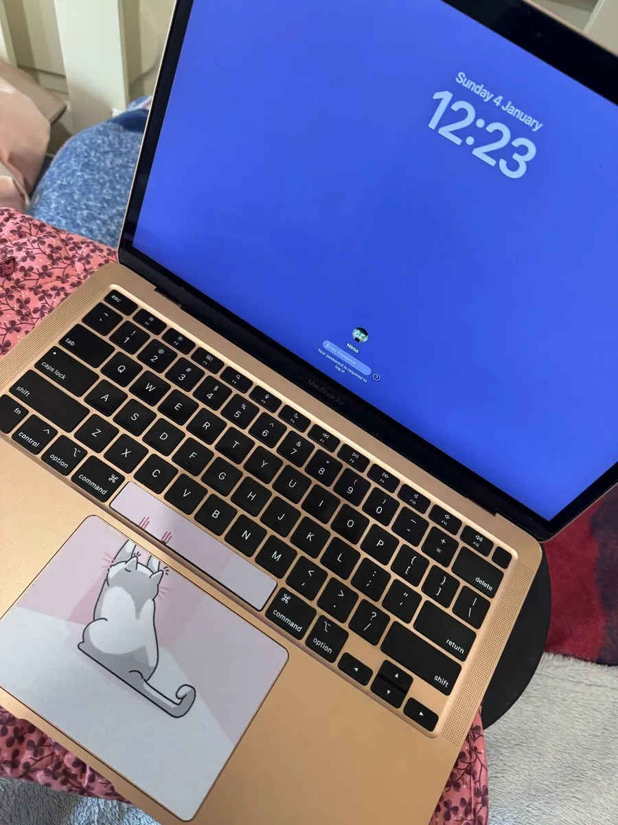 Macbook air m1 - Image 1