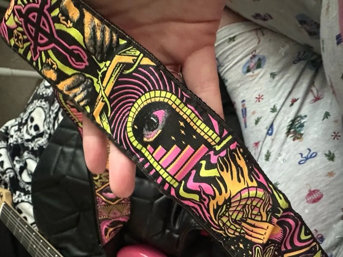 LEFT handed electric pink guitar - Image 2