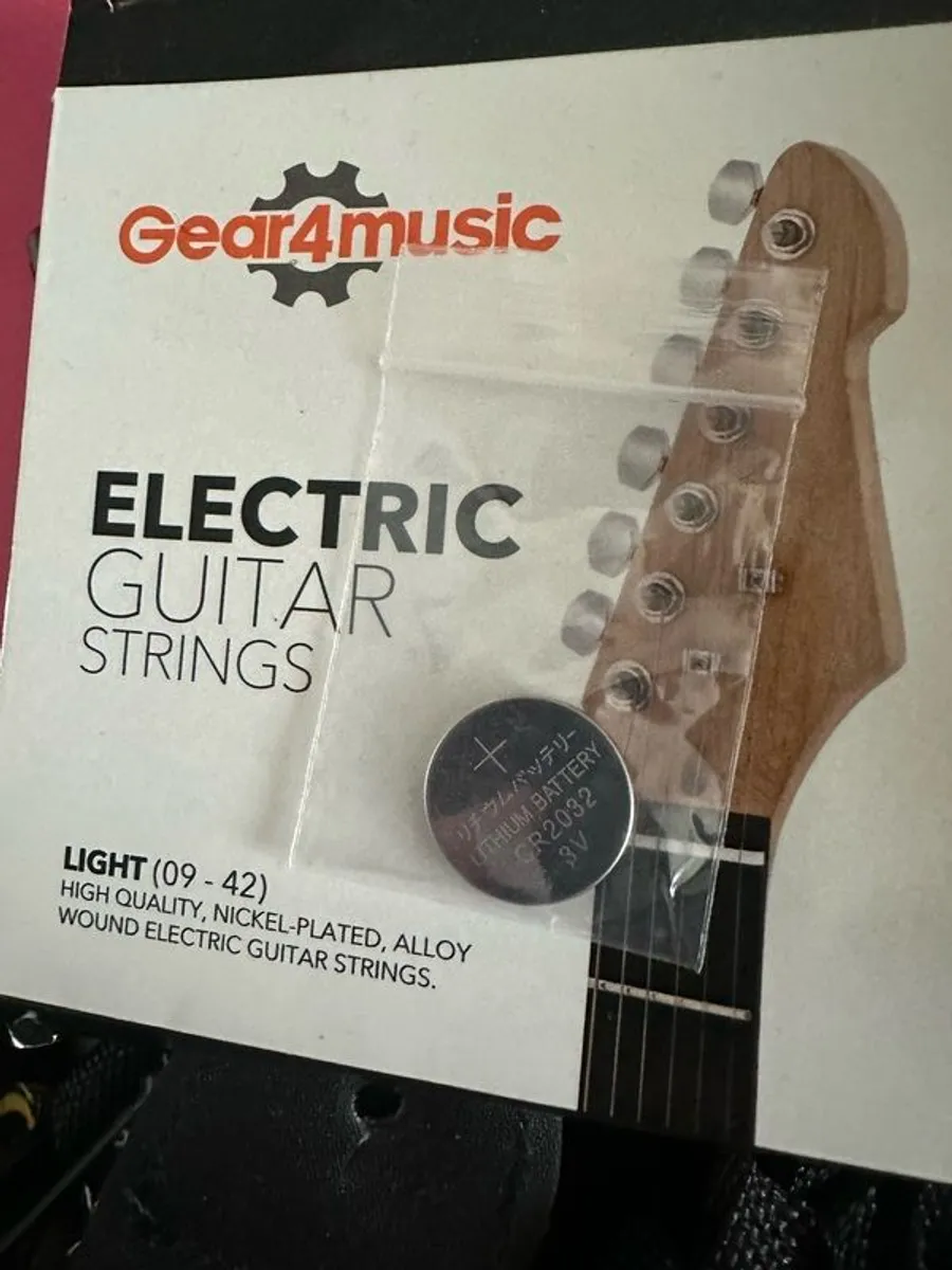 LEFT handed electric pink guitar - Image 4