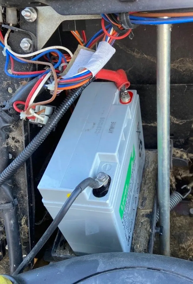 Ride-on Lawnmower - Very Good Condition - Image 4