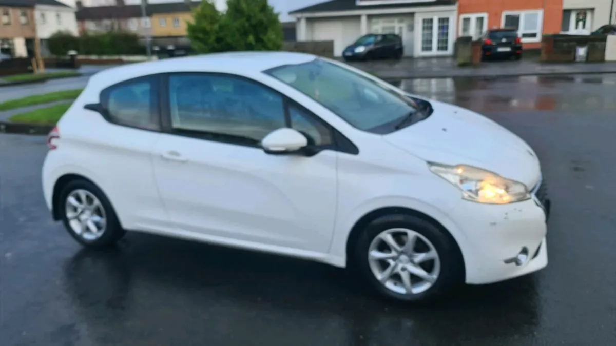 Peugeot 208 2013 - Image 1