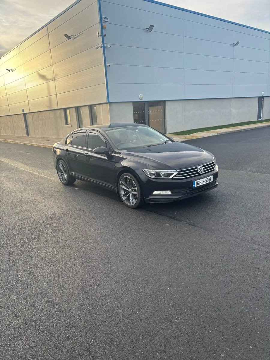 Volkswagen Passat - Image 1
