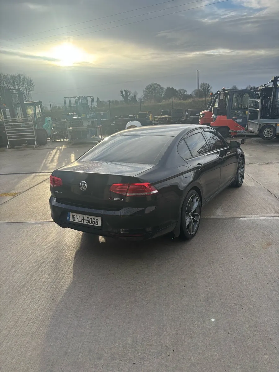 Volkswagen Passat - Image 4