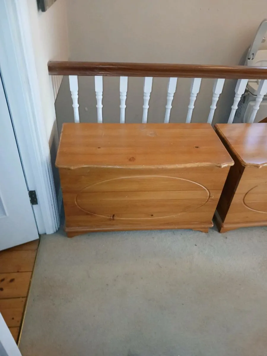 Wooden chest - Image 2