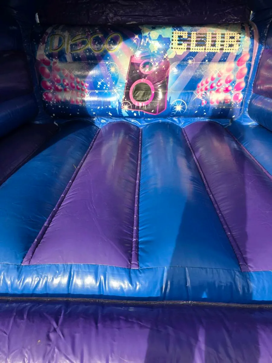 Bouncy castle - Image 2