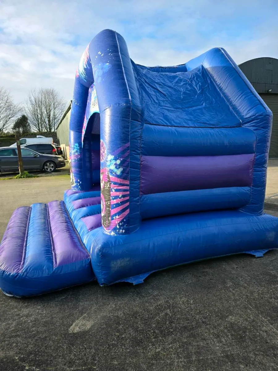 Bouncy castle - Image 3