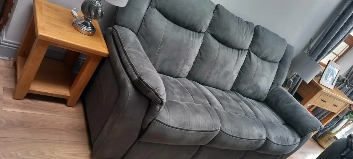 Almost new sofa and reclining arm chair - Image 4