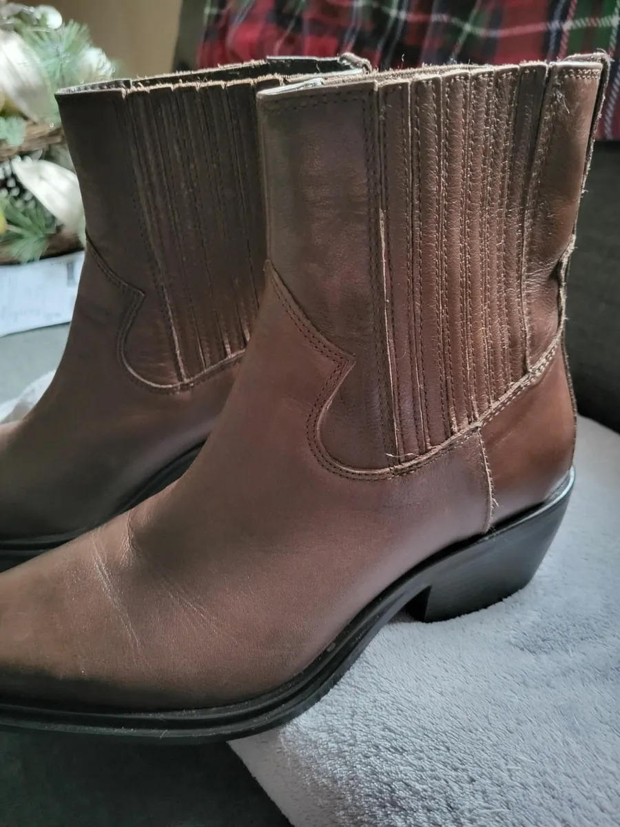 Cowboy boots - Image 1