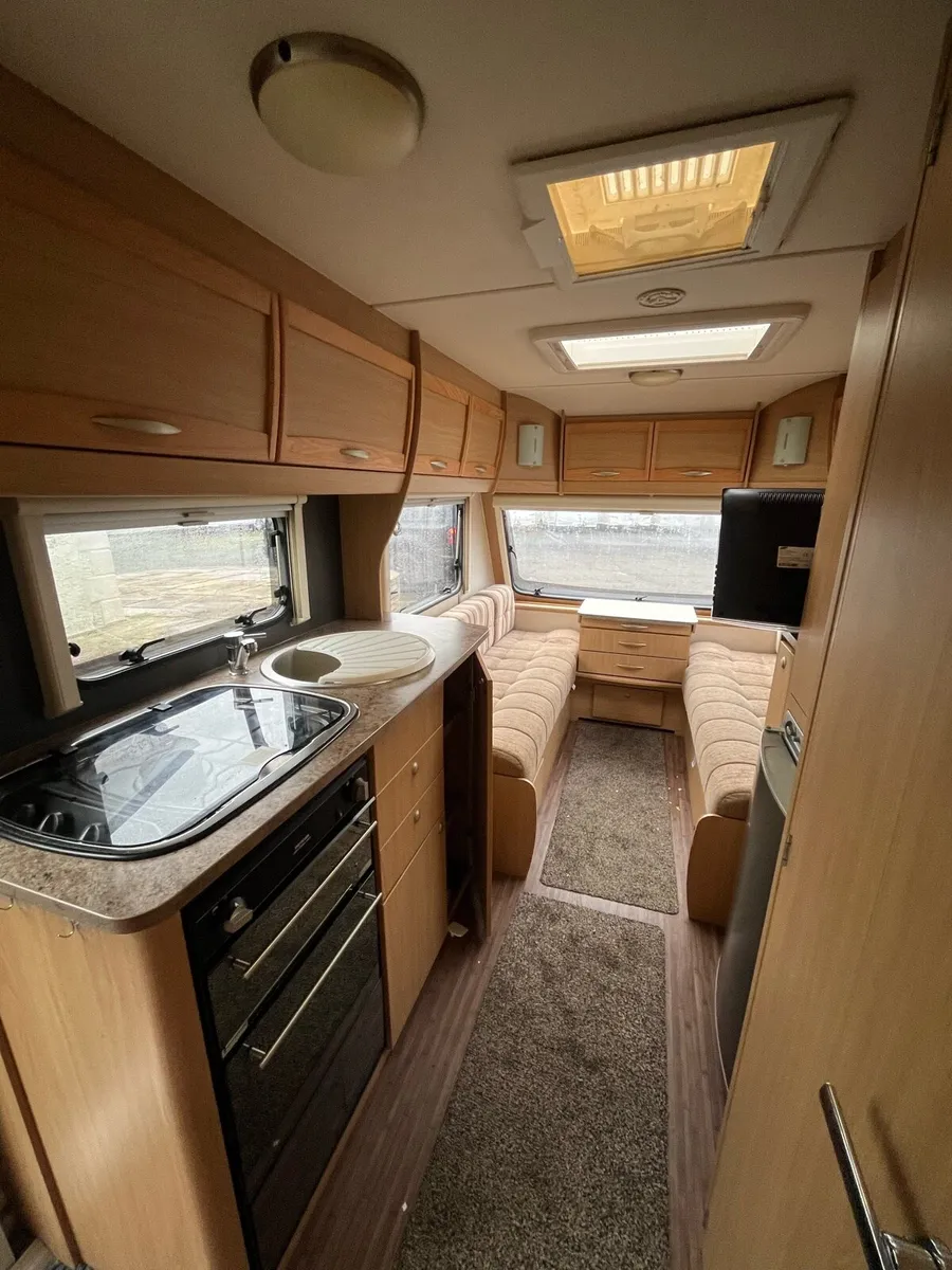 Elddis explore 6 berth fixed bunk beds - Image 4