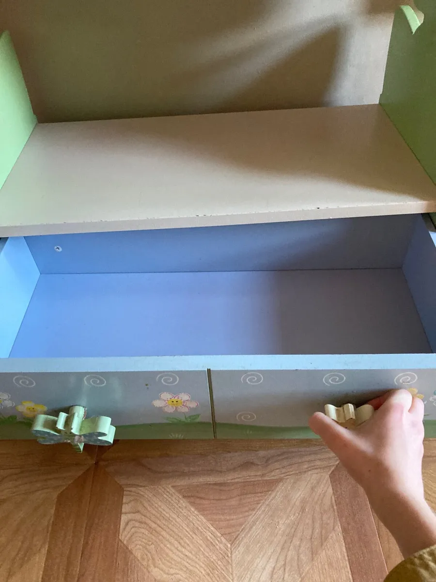 Shelf for kids’ bedroom - Image 3